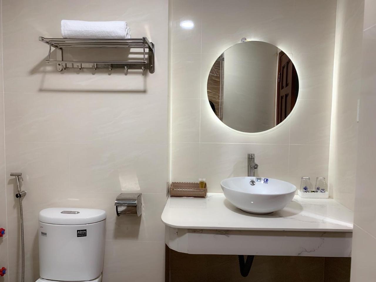Khach San Trung Hieu Vung Tau Hotell Exteriör bild