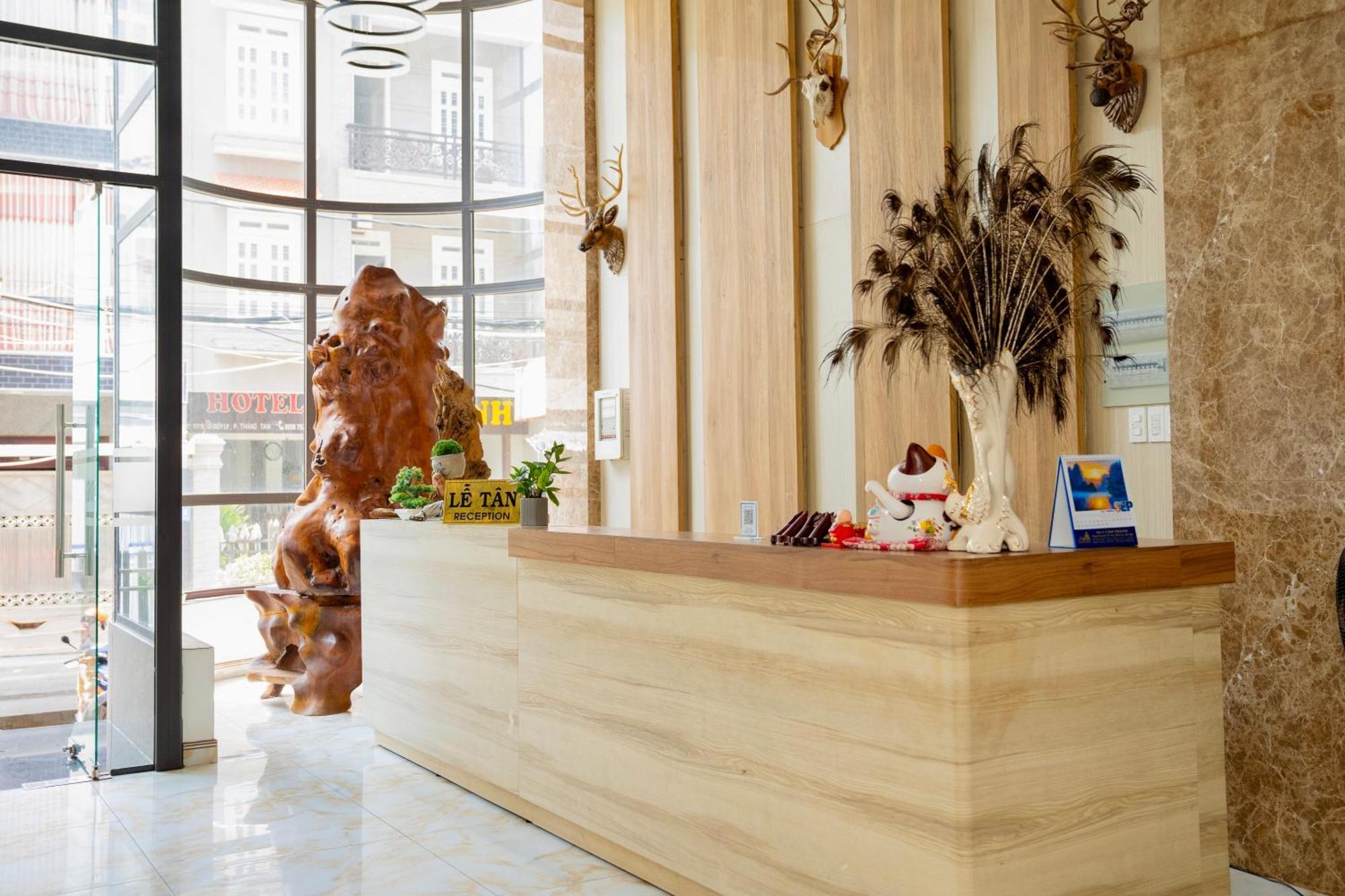 Khach San Trung Hieu Vung Tau Hotell Exteriör bild